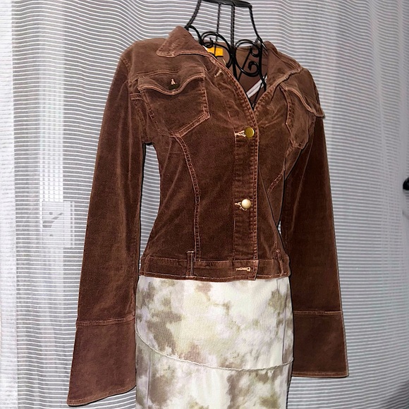 Vintage brown corduroy jean jacket with long bell sleeves. - Picture 2 of 6